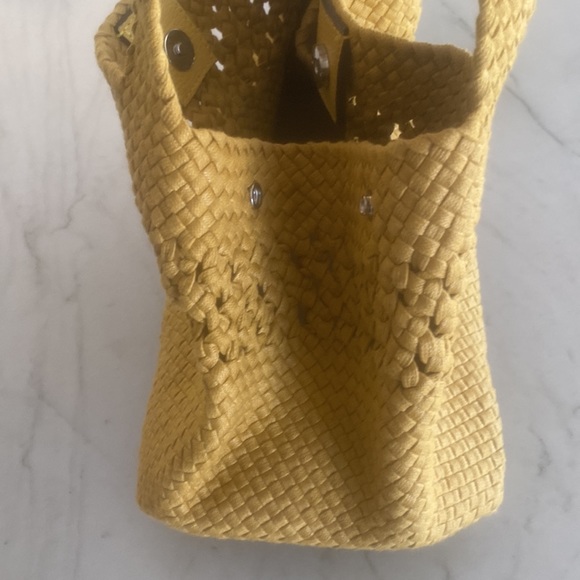 Ann Mashburn yellow woven tote bag - Picture 8 of 10
